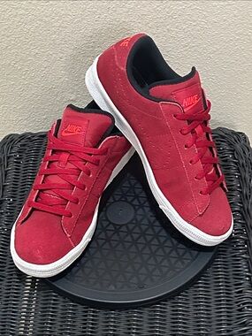 Nike Tennis Classic Lows Red Suede 719448-600